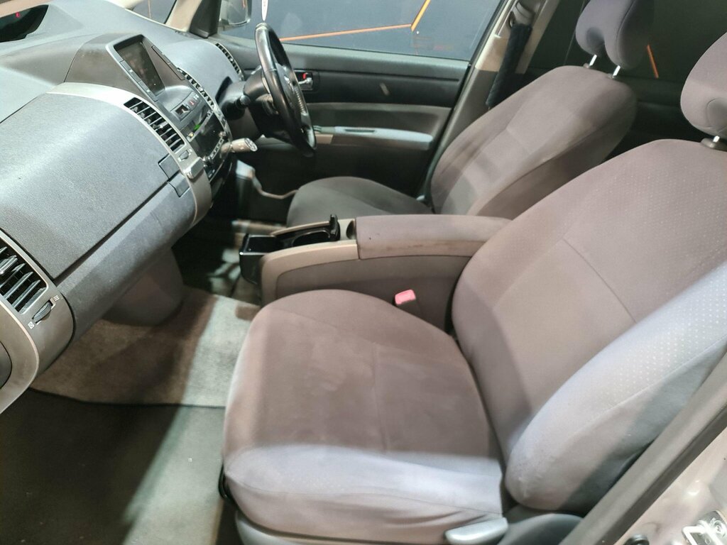 Toyota Prius 1.5 T4 Cvt Silver #10