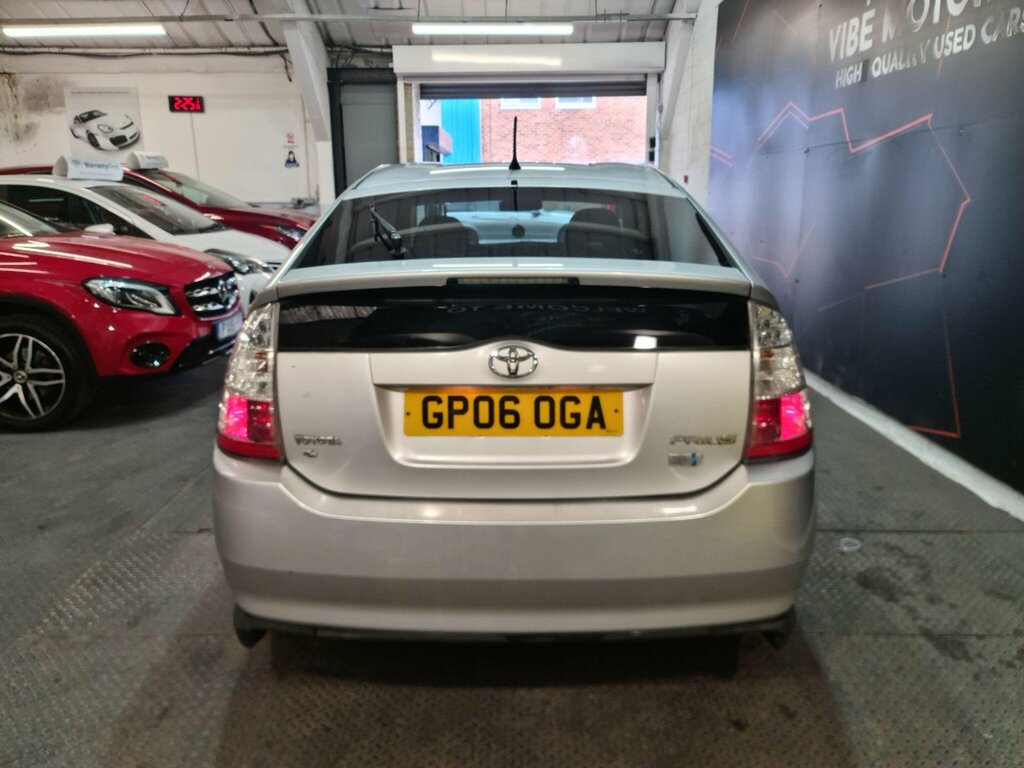Toyota Prius 1.5 T3 Cvt GP06OGA Silver #6