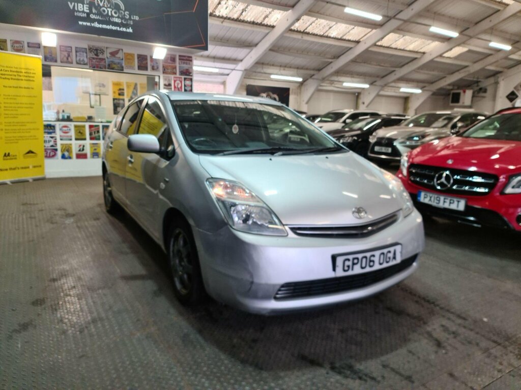 Toyota Prius 1.5 T3 Cvt GP06OGA Silver #3