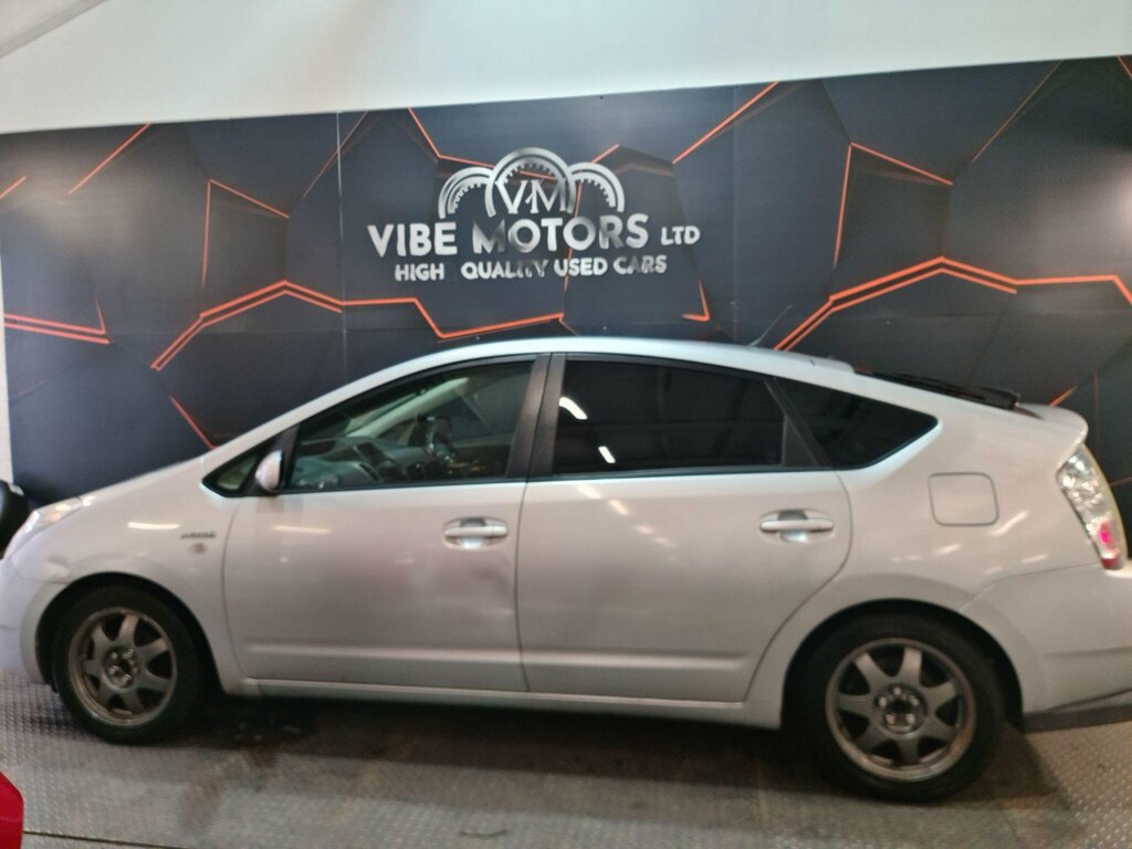 Toyota Prius 1.5 T3 Cvt GP06OGA Silver #4