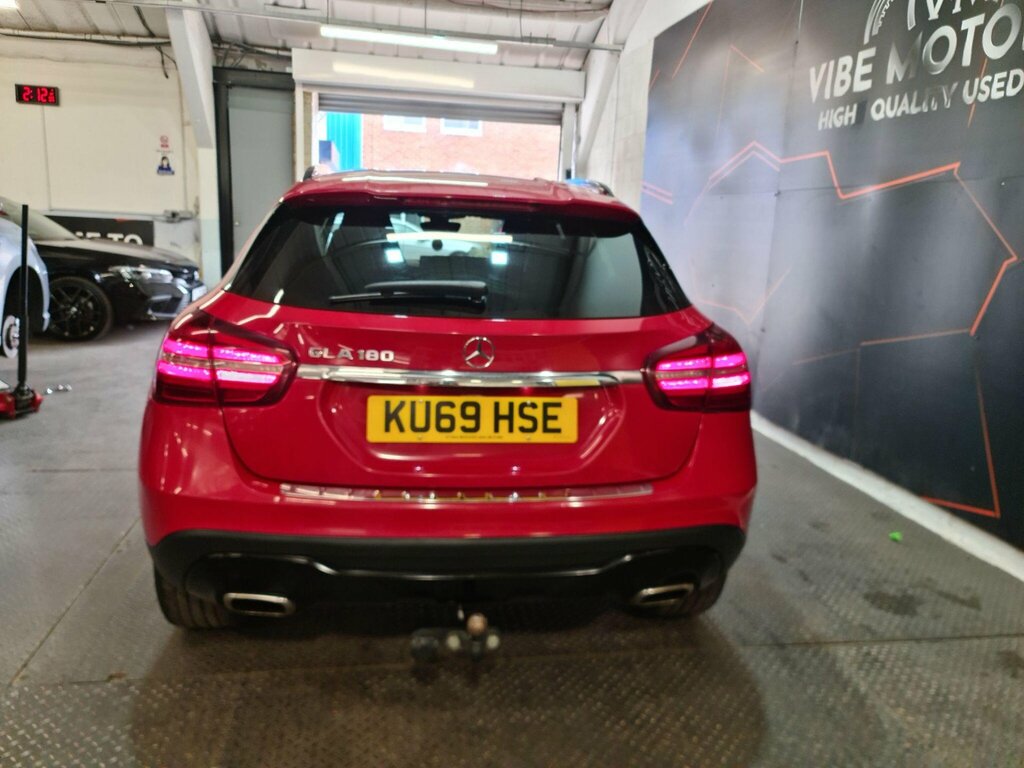 Mercedes-Benz GLA Class 1.6 Gla180 Urban Edition 7G-dct Euro 6 Ss KU69HSE Red #4
