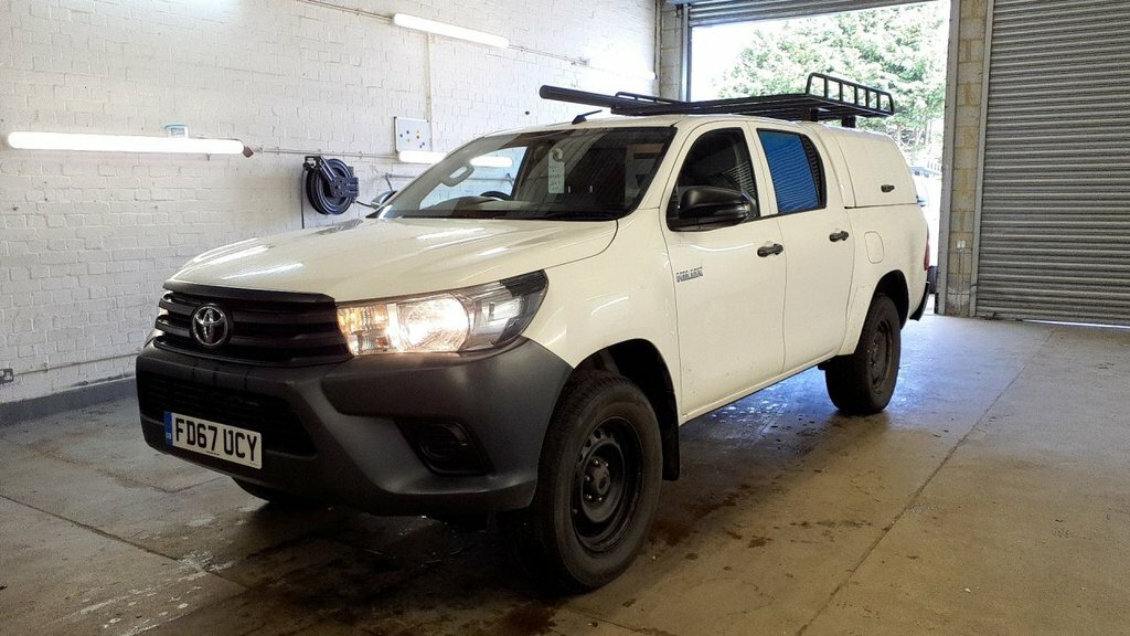 Toyota HILUX 2.4L Active FD67UCY White #2