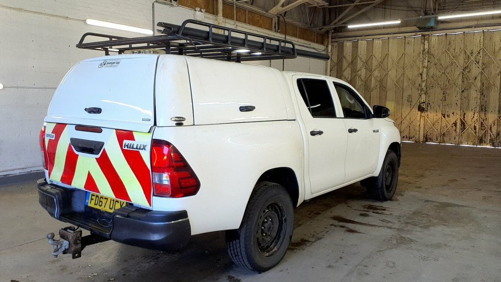 Toyota HILUX 2.4L Active FD67UCY White #4