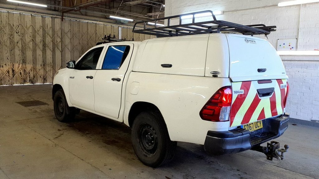 Toyota HILUX 2.4L Active FD67UCY White #3