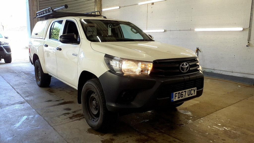 Toyota HILUX 2.4L Active White