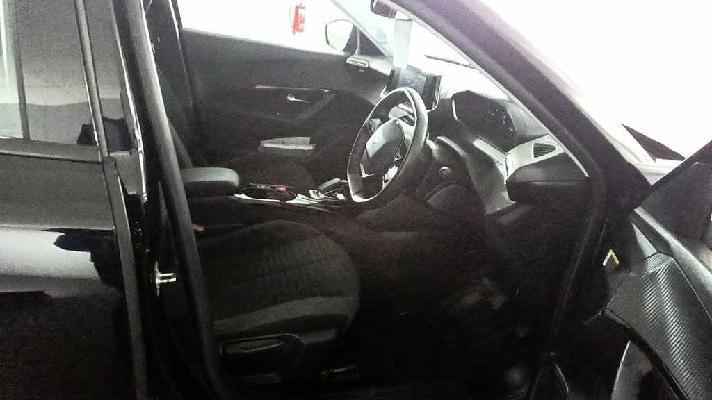 Peugeot e-2008 Suv MK71YCG Black #5