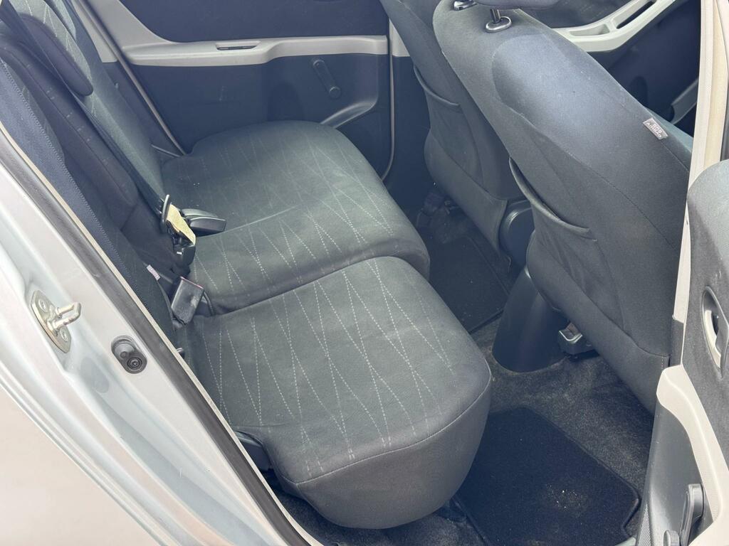 Toyota Yaris 1.3 T3 Hatchback Silver #6