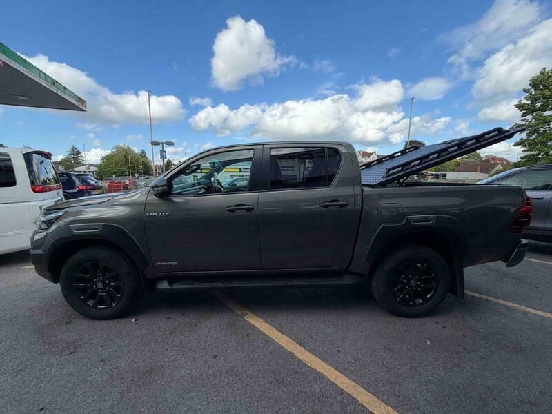 Toyota HILUX 2.8 D-4d-h Invincible X Brown #4