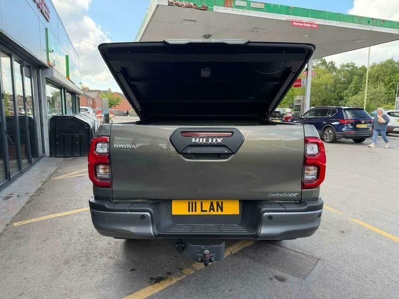 Toyota HILUX 2.8 D-4d-h Invincible X Brown #6