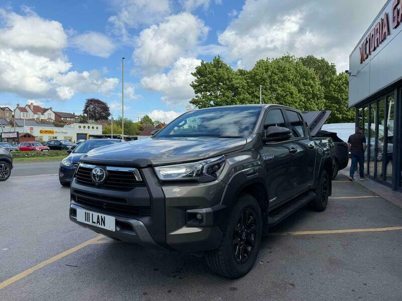 Toyota HILUX 2.8 D-4d-h Invincible X Brown #3