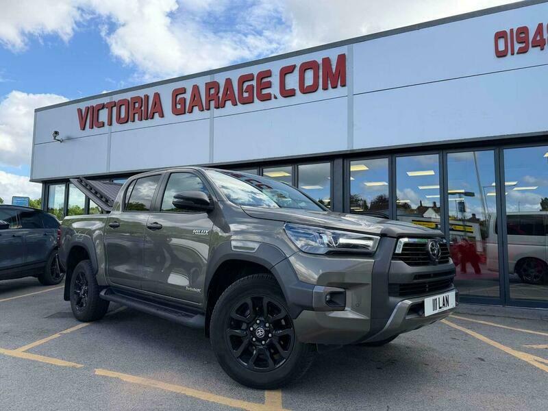 Toyota HILUX 2.8 D-4d-h Invincible X Brown