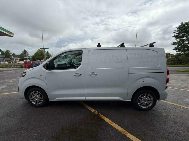 Vauxhall Vivaro 1.5 Turbo D 2700 DG23WEA White #4