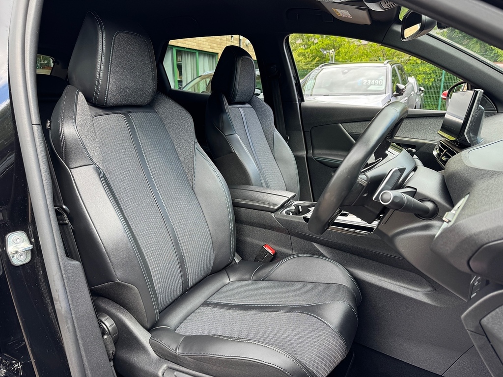 Peugeot 3008 Puretech Allure Premium CV23UNJ Black #2
