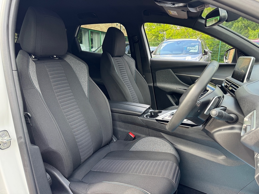 Peugeot 3008 Puretech Active Premium LS23ZLZ White #2