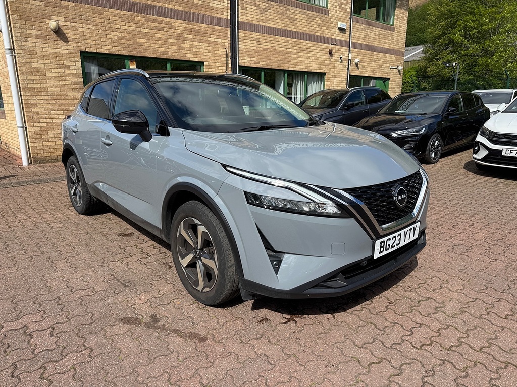 Nissan Qashqai Dig-t Mhev N-connecta Glass Roof Grey