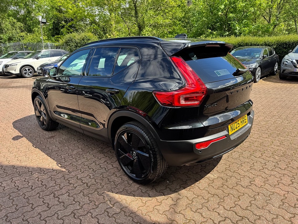 Volvo XC40 B4 Mhev Plus Black Edition NU25HRE Black #3