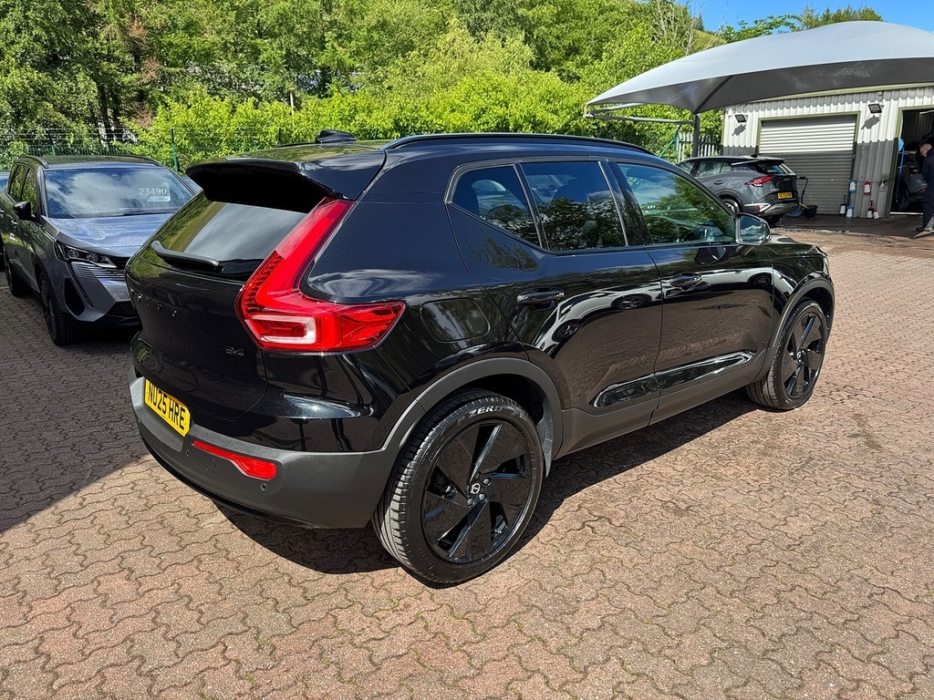 Volvo XC40 B4 Mhev Plus Black Edition NU25HRE Black #5