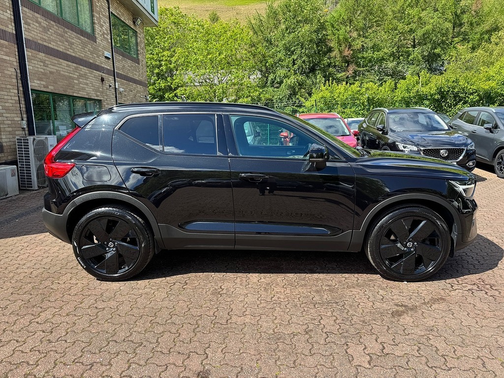Volvo XC40 B4 Mhev Plus Black Edition NU25HRE Black #4