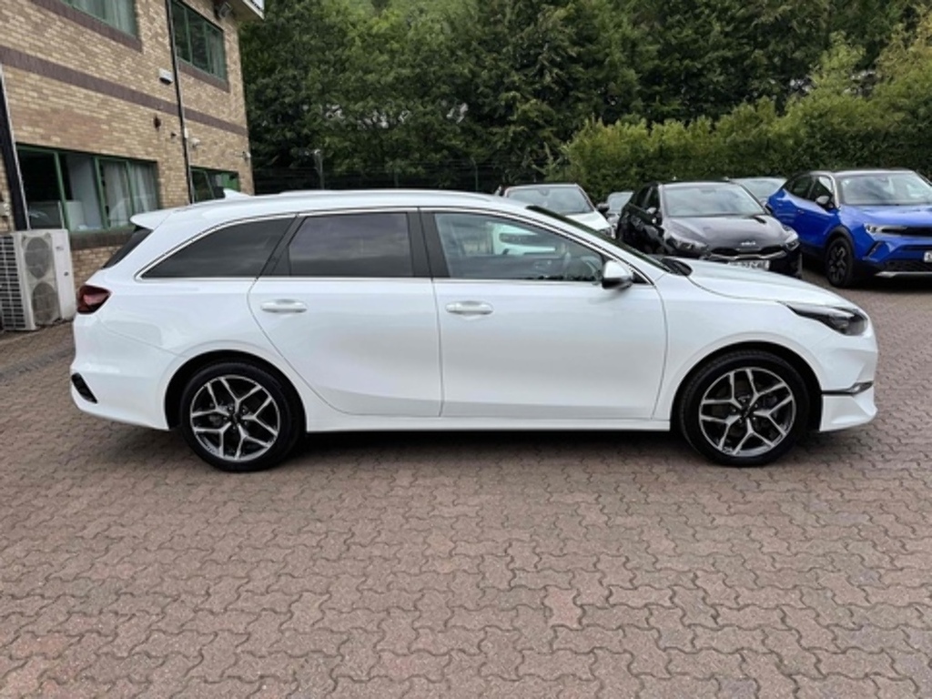 Kia Ceed T-gdi 3 YX22ZBY White #4