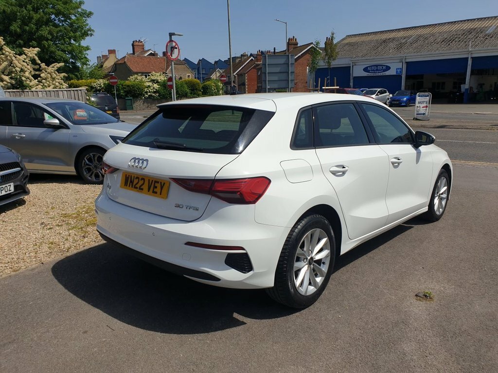 Audi A3 1L Technik WN22VEY White #4