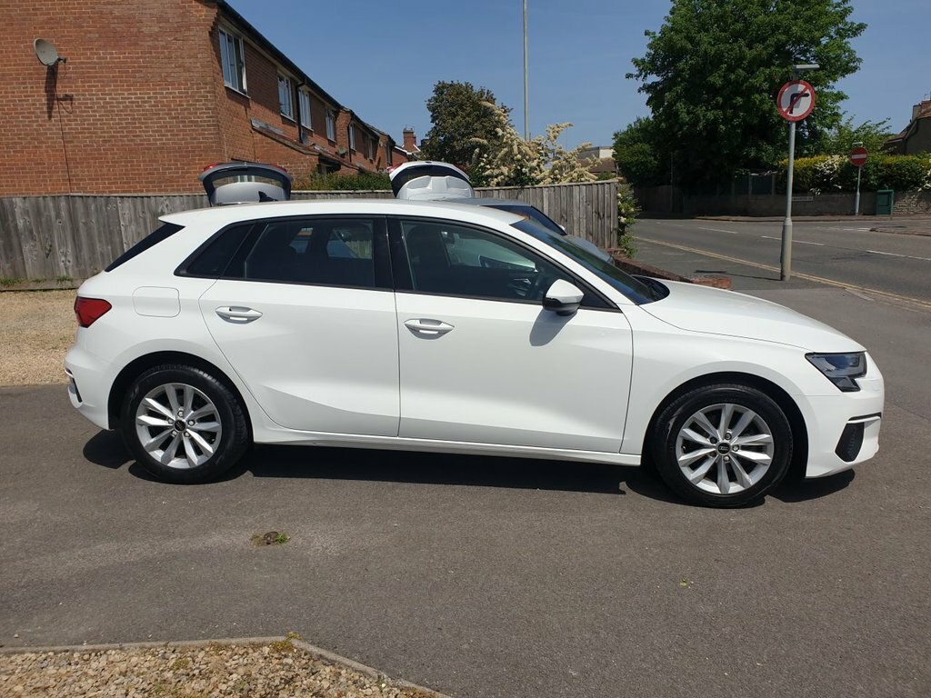 Audi A3 1L Technik WN22VEY White #5