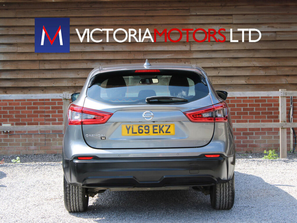 Nissan Qashqai 1.3 Dig-t Acenta Premium Hatchback Manu YL69EKZ Grey #3