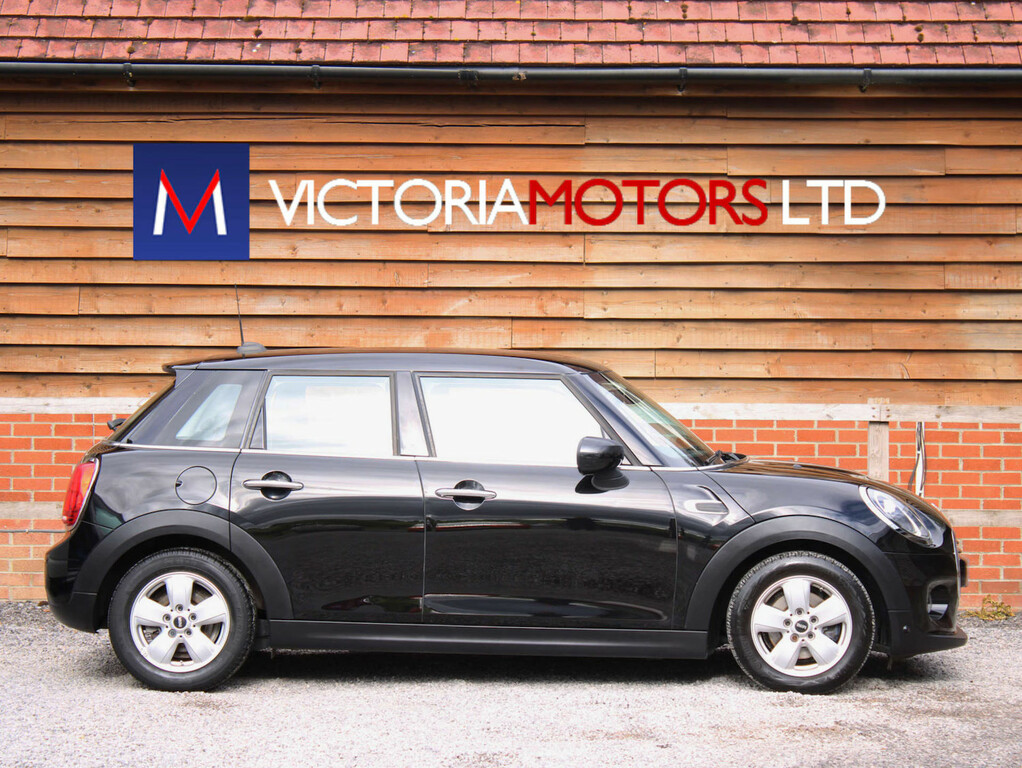 Mini Hatch 1.5 Cooper Classic Hatchback LD20VTJ Black #4
