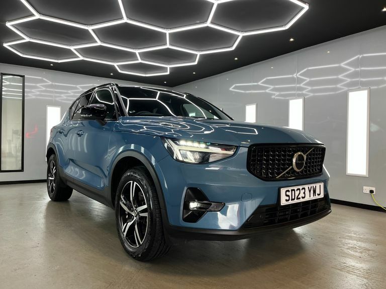 Volvo XC40 B3 Plus Mhev SD23YWJ Blue #2