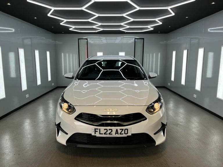 Kia Ceed Crdi 2 Nav Isg Mhev White #4