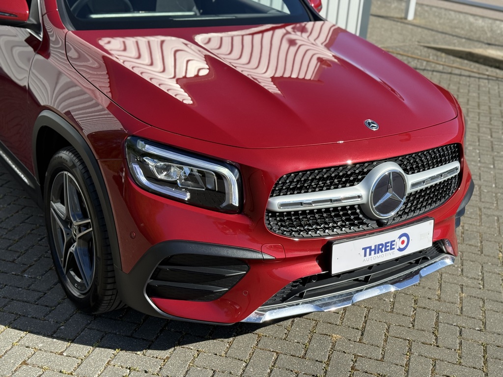 Mercedes-Benz GLB Class Mercedes-benz Glb 200 Amg Line Premium Red #3
