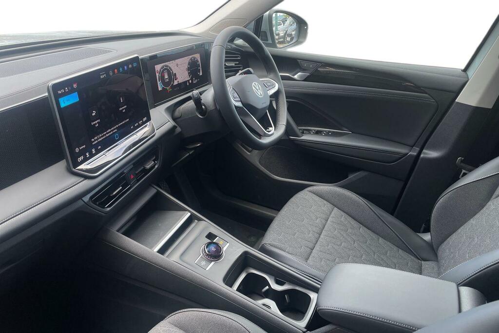 Volkswagen Tiguan Volkswagen Tiguan Estate 1.5 Etsi 150 Match Ds AF26RVO Silver #2