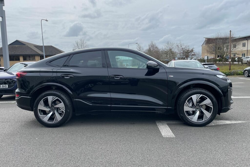 Audi Q6 E-Tron Audi Q6 E-tron Sportback Sportback Q6 S Line E-tro AK75WNX Black #4