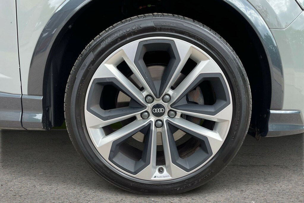 Audi Q3 Audi Q3 Sportback Edition 1 40 Tdi Quattro 200 Ps AW21FNR Grey #5