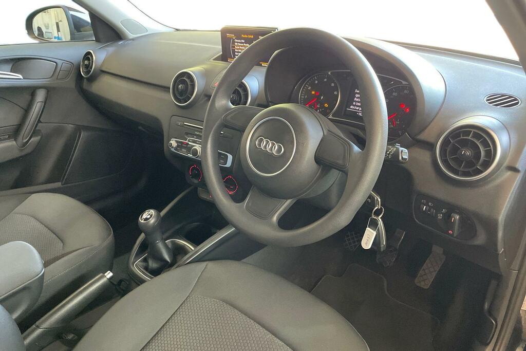 Audi A1 Audi A1 Sportback Se 1.0 Tfsi 95 Ps 5-Speed Black #6