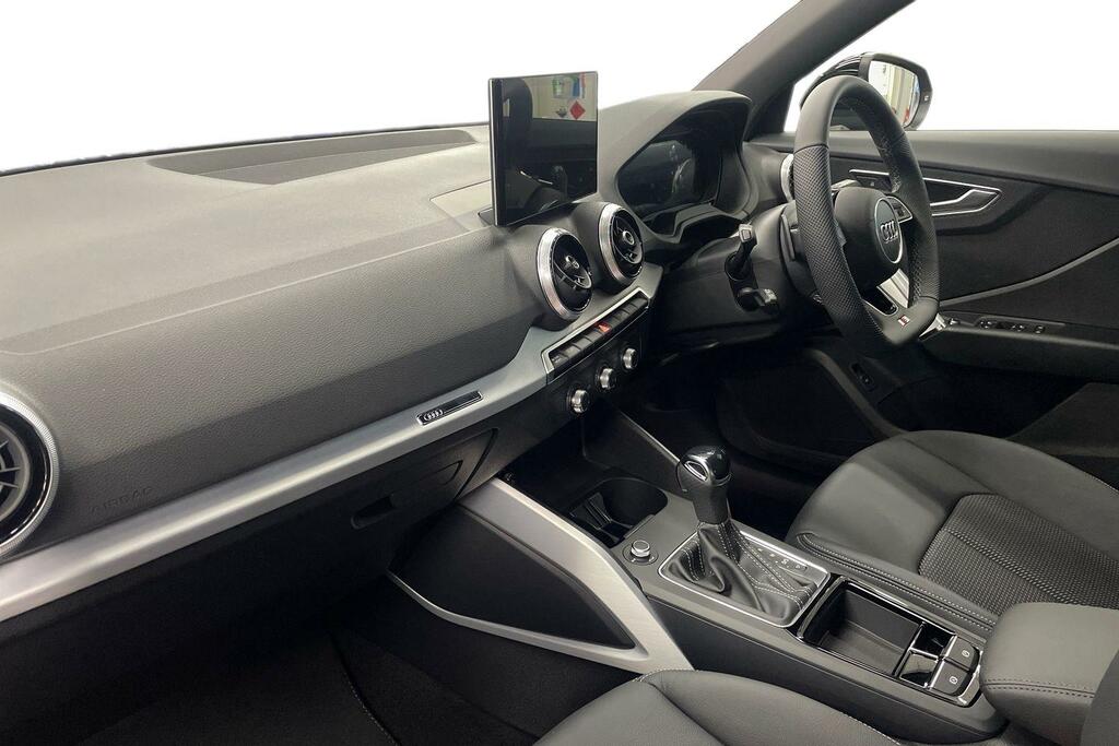 Audi Q2 Audi Q2 Black Edition 35 Tfsi 150 Ps S Tronic KR75BNA Blue #2