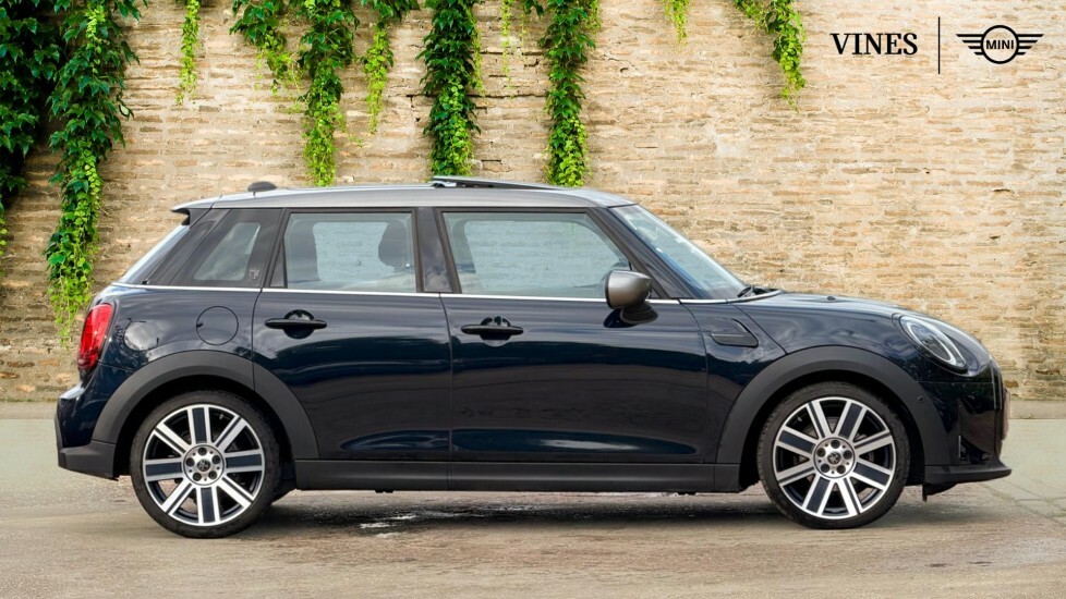 Mini Hatch 5-Door Hatch Cooper Exclusive VN73XOH Black #3