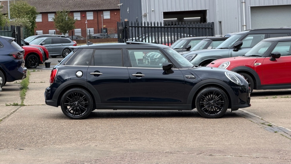 Mini Hatch 5-Door Hatch Cooper S Exclusive EK73TJO Black #3