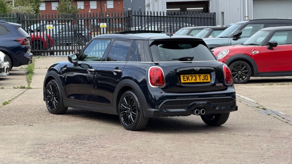 Mini Hatch 5-Door Hatch Cooper S Exclusive EK73TJO Black #2