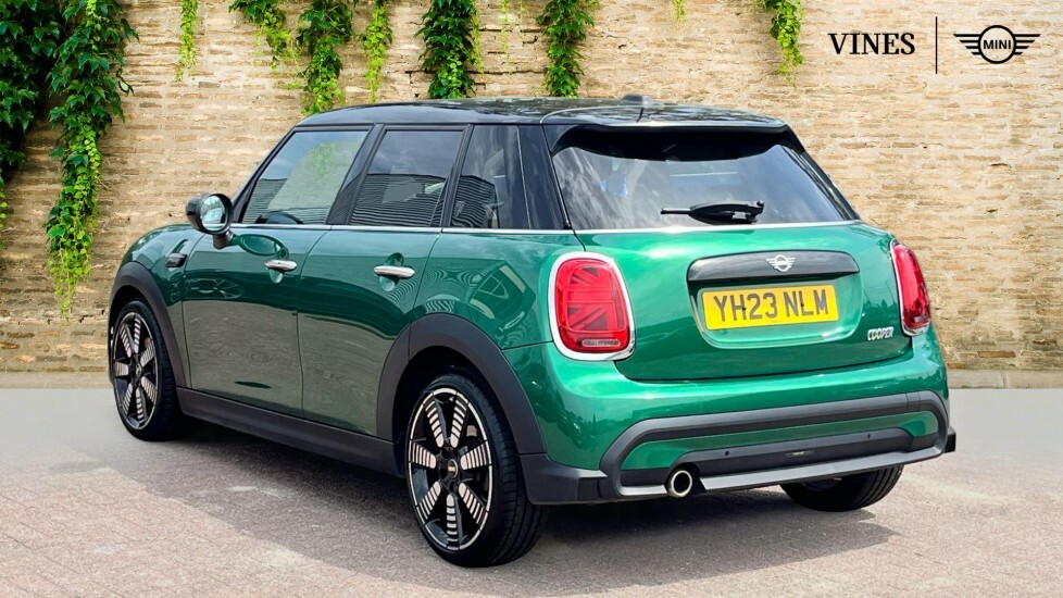 Mini Hatch 5-Door Hatch Cooper Exclusive YH23NLM Green #2