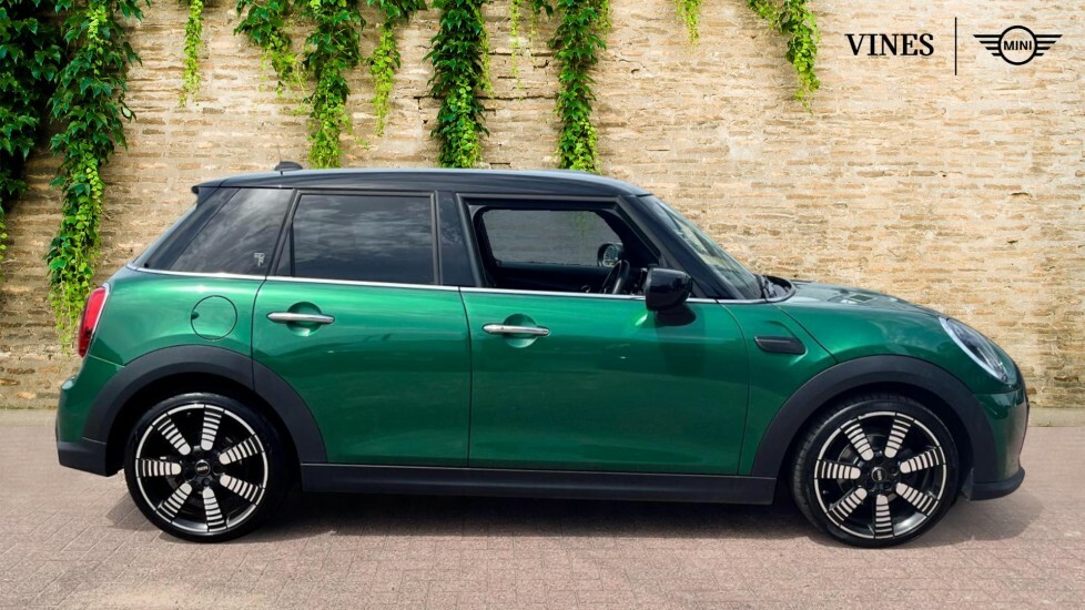 Mini Hatch 5-Door Hatch Cooper Exclusive YH23NLM Green #3