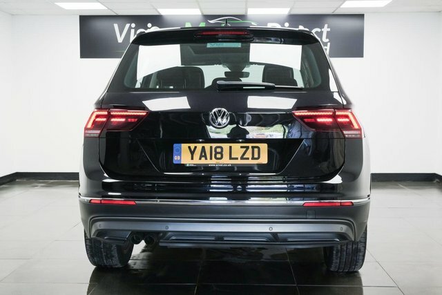 Volkswagen Tiguan 2.0 Tdi Sel Euro 6 S S YA18LZD Black #2