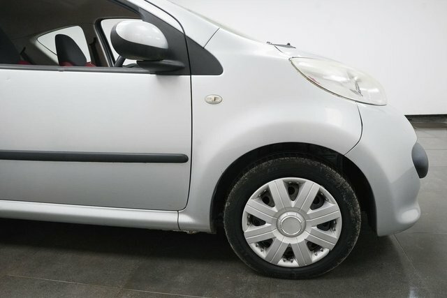 Peugeot 107 1.0 12V Urban Move Euro 4 Silver #4