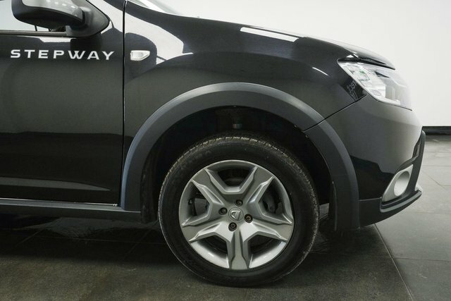 Dacia Sandero Stepway 0.9 Tce Laureate Euro 6 S S NJ17BWK Black #4