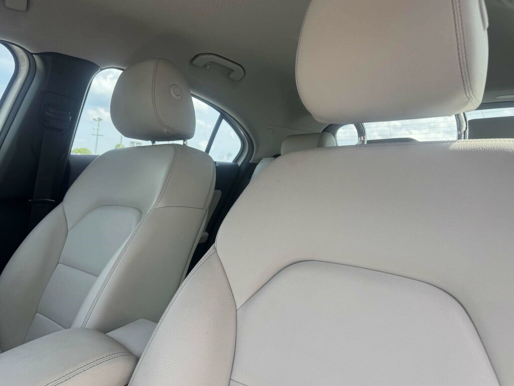 Mercedes-Benz A Class Sport Executive LK16UMR White #2