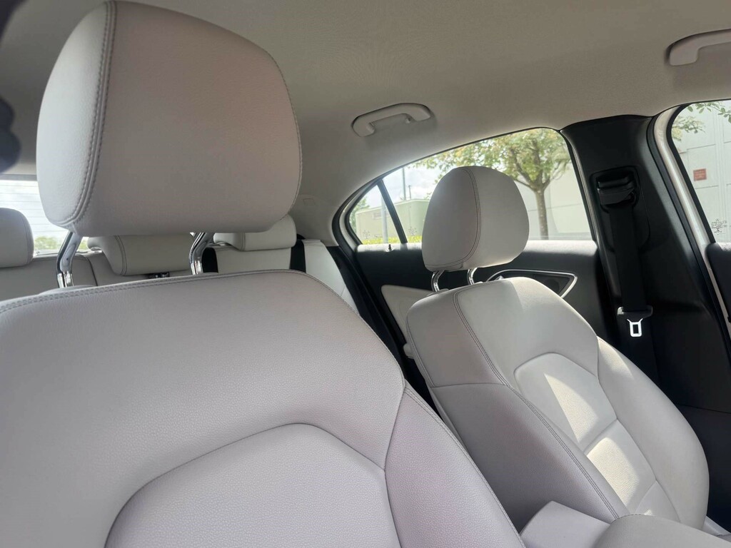 Mercedes-Benz A Class Sport Executive LK16UMR White #3