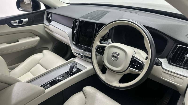 Volvo XC60 B5 Awd Mild Hybrid Plus Dark - 2023 73 LY73HDC Grey #4