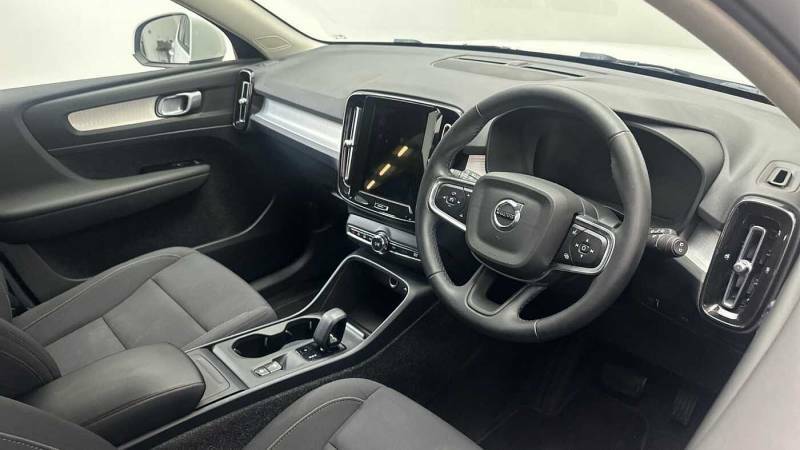 Volvo XC40 T3 Momentum - 2021 21 FT21KWB White #4