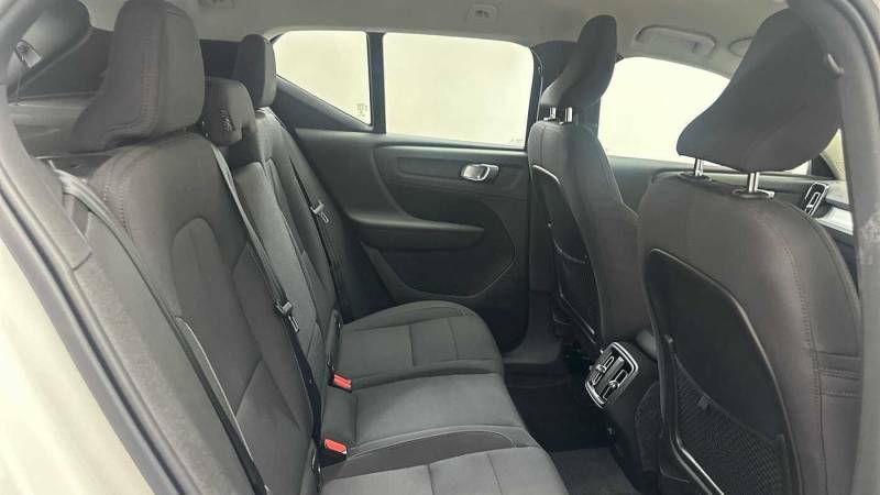 Volvo XC40 T3 Momentum - 2021 21 FT21KWB White #6