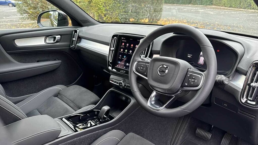 Volvo XC40 Black Edition Plus, B4 Mild Hybrid, DY75XJW Black #4