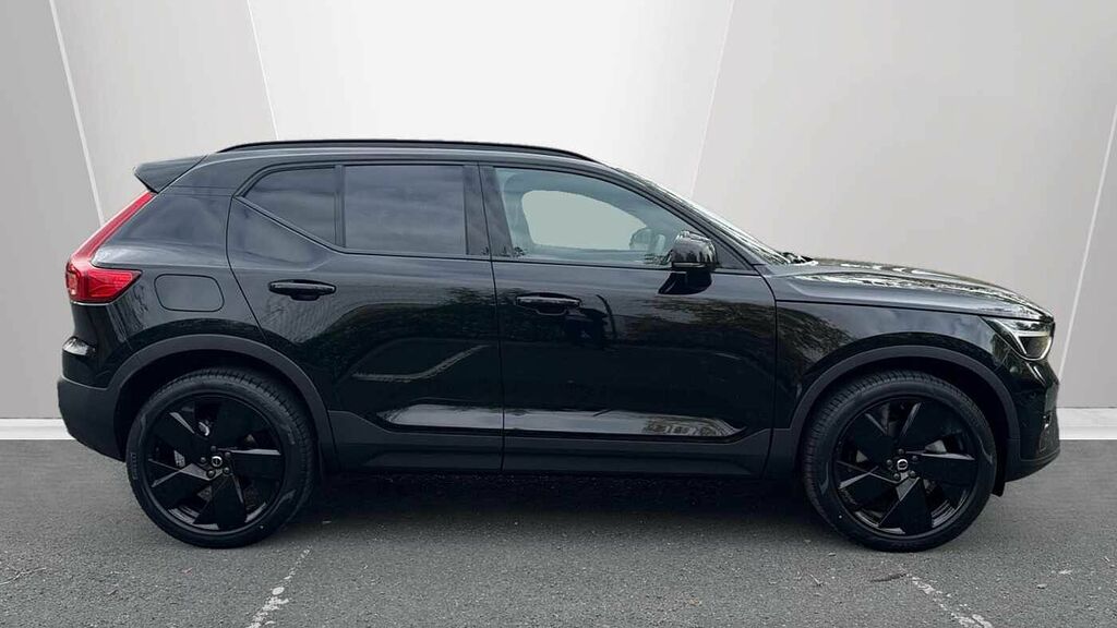 Volvo XC40 Black Edition Plus, B4 Mild Hybrid, DY75XJW Black #3